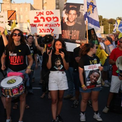Manifestantes cercam residência de Netanyahu e cobram ação por reféns