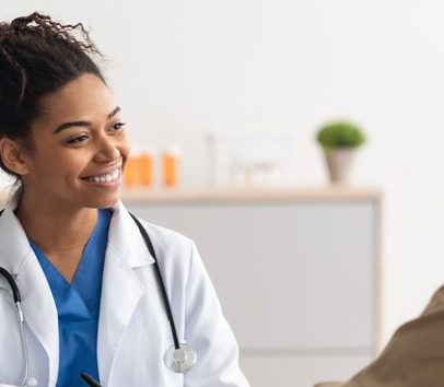 Edital para vagas de médicos especialistas permanece aberto até domingo (10/8)