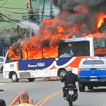 Traficantes sequestram 12 ônibus e bloqueiam vias após operação no Rio