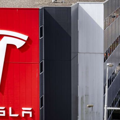 Tesla inicia fornecimento de eletricidade para residências no Reino Unido