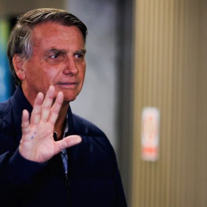 Filhos de Bolsonaro são alvos de investigação e complicam situação do ex-presidente