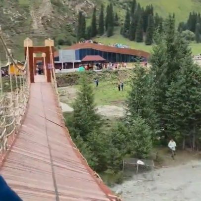 Ponte suspensa cai na China e provoca cinco mortes e 24 feridos em área turística