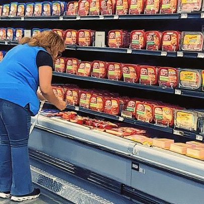 Walmart amplia desconto em alimentos para 1,6 milhão de funcionários diante da inflação