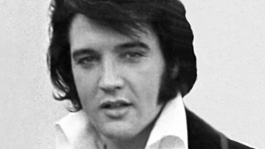 Foto de Elvis Presley durante a sua visita à Casa Branca, então ocupada pelo presidente Richard Nixon, em dezembro de 1970 (Foto: Ollie Atkins/Casa Branca)
