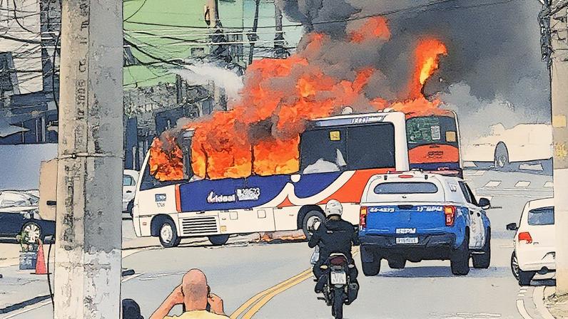 Ônibus incendiado é atravessado em via pública na Zona Norte do Rio (Foto: Reprodução)