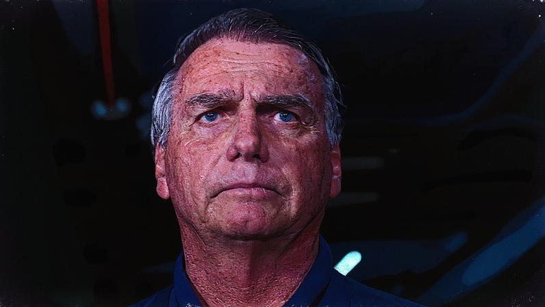 Ex-presidente Jair Bolsonaro fala com jornalistas enquanto usa tornozeleira eletrônica (Foto: Reprodução)