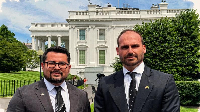 Ex-apresentador da Jovem Pan Paulo Figueiredo e deputado Eduardo Bolsonaro posam juntos em Washington (Foto: Reprodução)