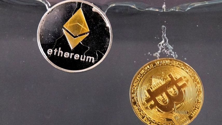 Representações das criptomoedas Bitcoin e Ethereum em uma ilustração de arquivo. (Foto: Dado Ruvic/REUTERS)