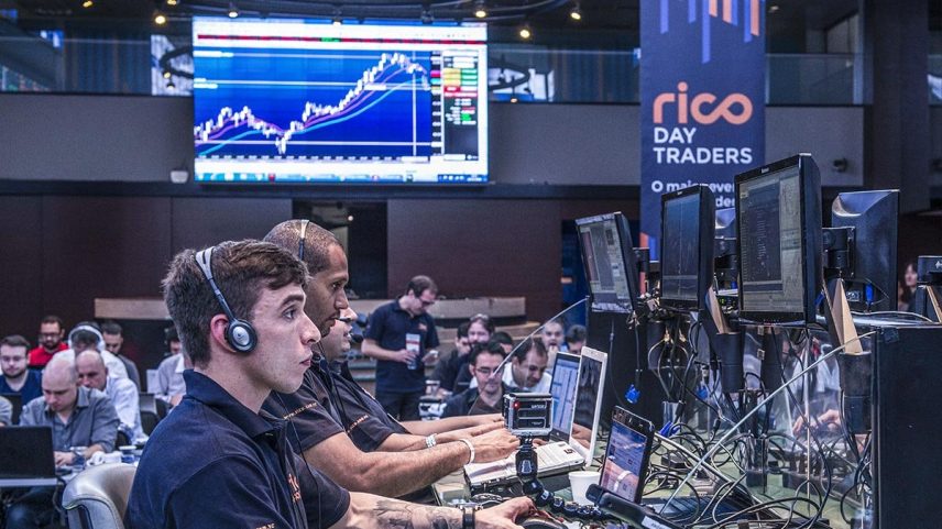 Itaú Unibanco (ITUB4) e Banco do Brasil (BBAS3) vão reportar os resultados no dia 5 e 13 de agosto, respectivamente. (Foto: Germano Lüders/Exame)