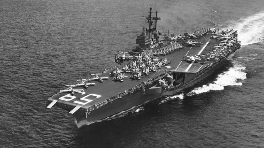 EUA mobilizaram o porta-aviões USS Forrestal para dar suporte ao golpe militar no Brasil (Foto: Marinha dos EUA/Domínio Público)