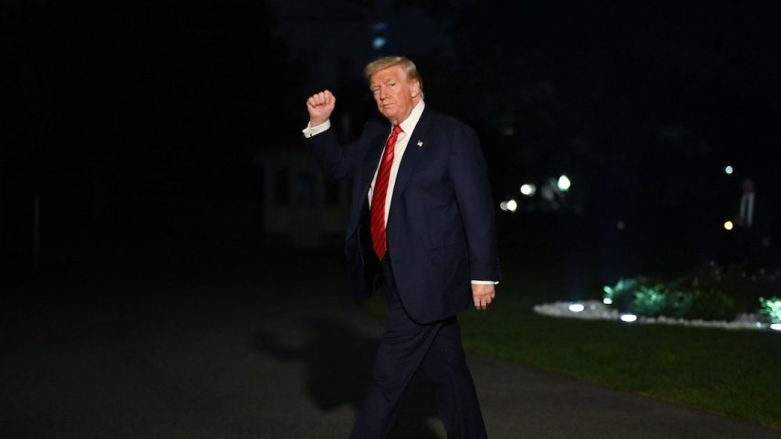 O presidente dos EUA, Donald Trump, ao chegar à Casa Branca em Washington, em 3 de agosto de 2025 (Foto: Mandel Ngan/AFP)