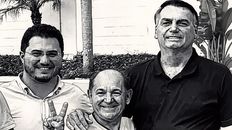 Ex-suplente de Eduardo Bolsonaro, missionário José Olímpio (PL-SP), posa com a camisa do Brasil ao lado de Jair Bolsonaro, em um registro de 2022. (Foto: Divulgação/Instagram)