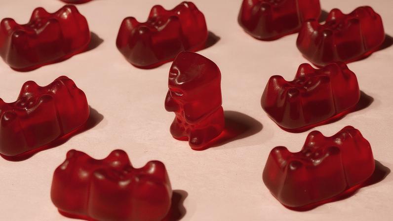 Gummy de morango (Foto: Freepik)