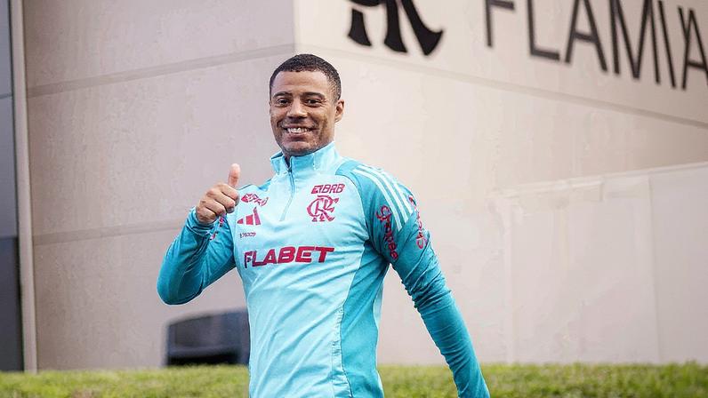 De la Cruz treina no Ninho do Urubu antes de Flamengo x Internacional pela Libertadores (Foto: Adriano Fontes/Flamengo)