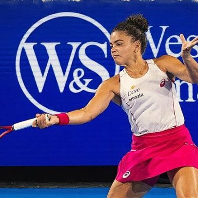 Paolini avança à semifinal após aproveitar instabilidade de Gauff