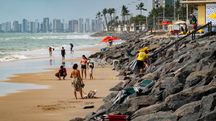 Erosão na Praia de Boa Viagem, em Recife: a capital mais vulnerável (Foto: Getty/Getty Images)