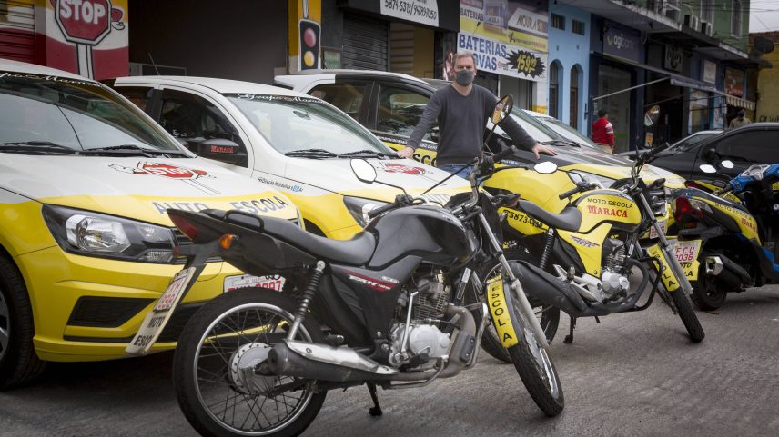 Autoescola na zona sul de São Paulo; governo Lula quer acabar com obrigatoriedade de aulas práticas (Foto: Rubens Cavallari - 29.jul.20/Folhapress)
