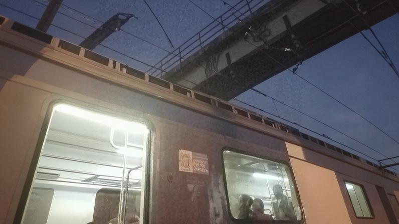 Cabo rompido por um disparo (Foto: SuperVia/Divulgação)
