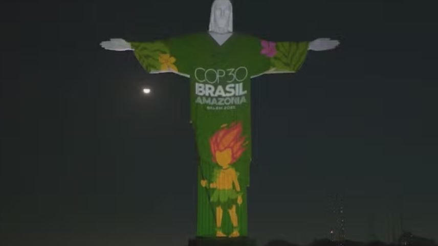 Cristo Redentor ganhou iluminação especial com referência à COP30 (Foto: Reprodução/TV Globo)