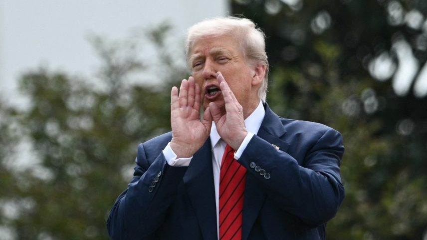 O presidente dos EUA, Donald Trump, fala com a imprensa na Casa Branca (Foto: Brendan SMIALOWSKI / AFP)