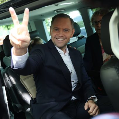 Tusk se prepara para enfrentar o novo presidente ultraconservador da Polônia