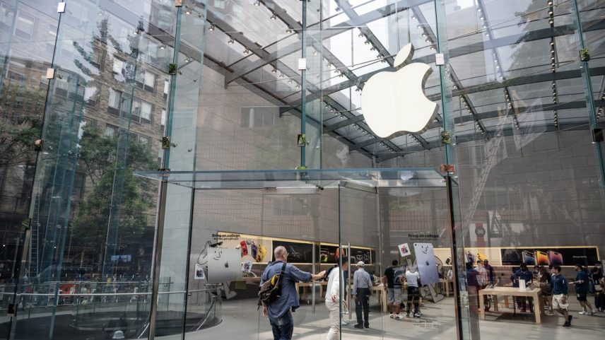 Loja da Apple em Nova York: empresa quer lançar em 2027 um robô de mesa que vai conversar com seu 'dono' (Foto: Victor J. Blue/Bloomberg)