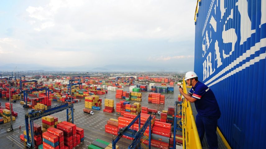 Em julho, as exportações somaram 32,310 bilhões de dólares (Foto: Germano Luders/Exame/Dedoc)