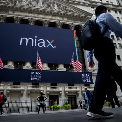 Ações em destaque no meio do dia: Miami International, Paramount Skydance e mais