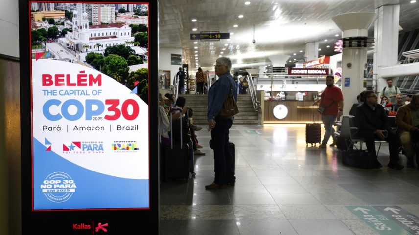 Propaganda da COP30 no saguão de embarque do Aeroporto Internacional de Belém - Júlio César Ribeiro/Val-de-Cans. (Foto: Fernando Frazão/Agência Brasil)