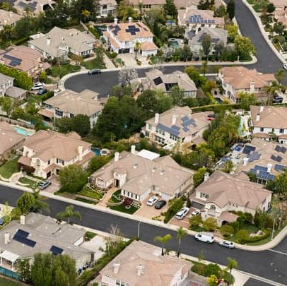 Mercado imobiliário deve enfrentar queda de 8% na segunda metade do ano, aponta Goldman