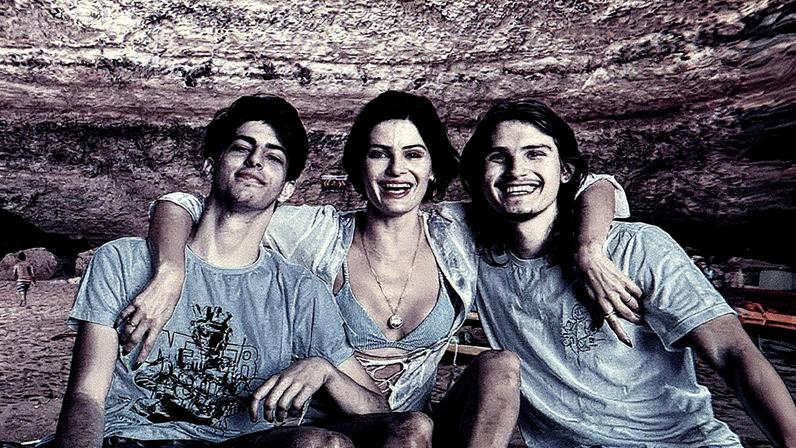 Isabeli Fontana e os filhos, Zion e Lucas (Foto: Reprodução/Instagram)