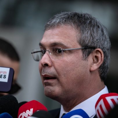 PT solicita cassação de Eduardo por ameaças a Alcolumbre e Motta com sanções