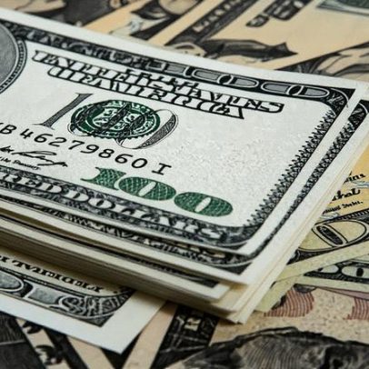 Dólar sobe com expectativas em torno do simpósio de Jackson Hole