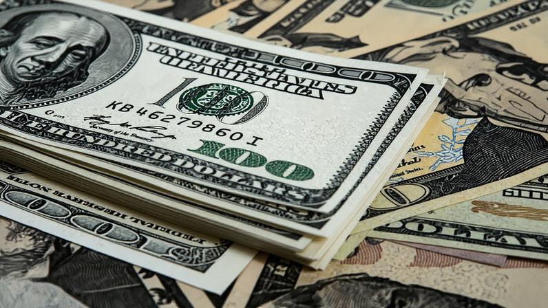 Dólar: investidores ainda repercutem incertezas em torno da política monetária americana após ata (Foto: Freepik)