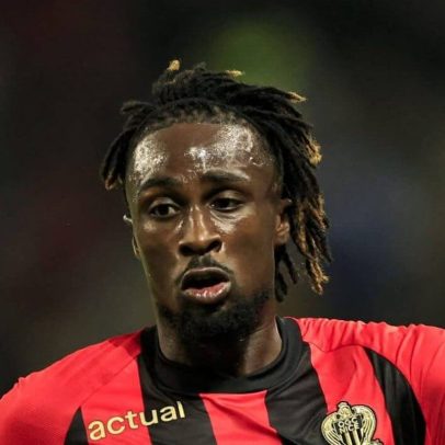 Aston Villa contrata atacante Evan Guessand após destaque no Nice
