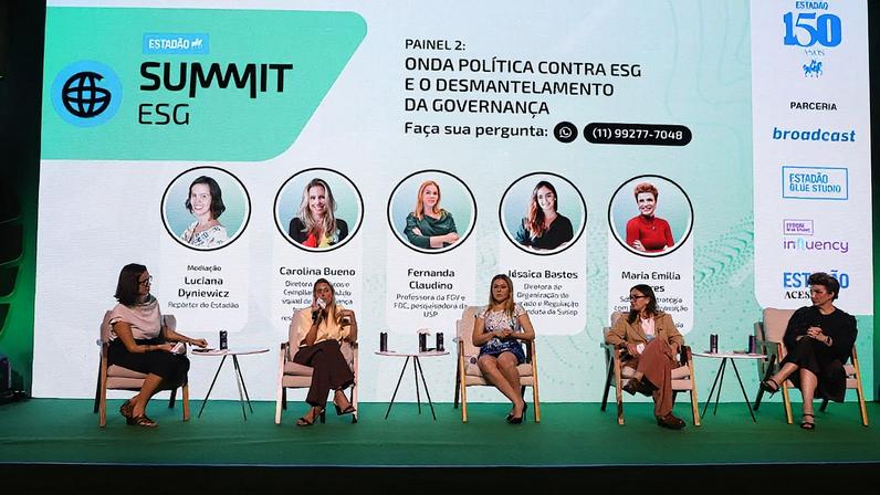 Luciana Dyniewicz, mediadora, Carolina Bueno, Fernanda Claudino, Jéssica Bastos e Maria Emília Peres (Foto: Helcio Nagamine/Estadão)