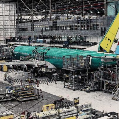 Boeing recebe autorização da Justiça para seguir contratando engenheiros da Embraer