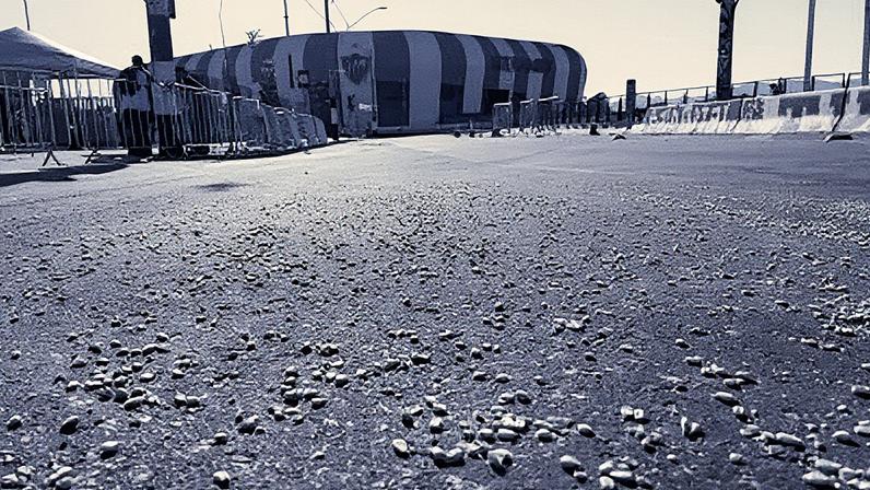 Milho no entorno da Arena MRV antes de Atlético-MG x Cruzeiro (Foto: Reprodução)
