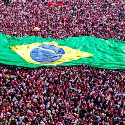 Presidente busca apoio para garantir terceiro mandato no cargo
