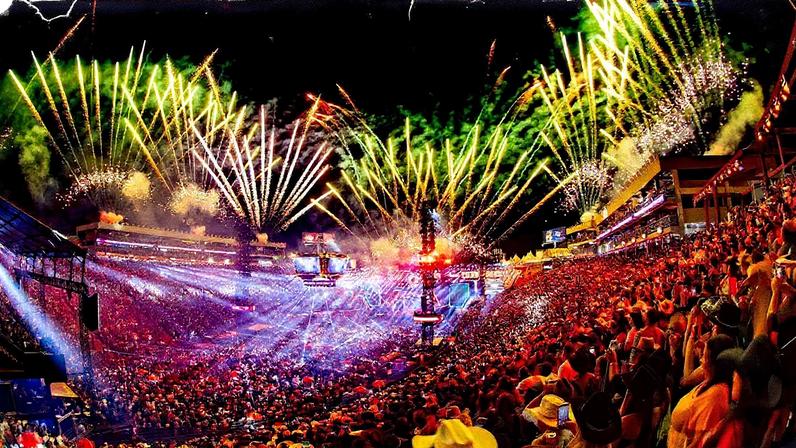 Estádio de rodeios da Festa do Peão de Barretos lotado para os shows de sábado (23) (Foto: André Monteiro/Divulgação)
