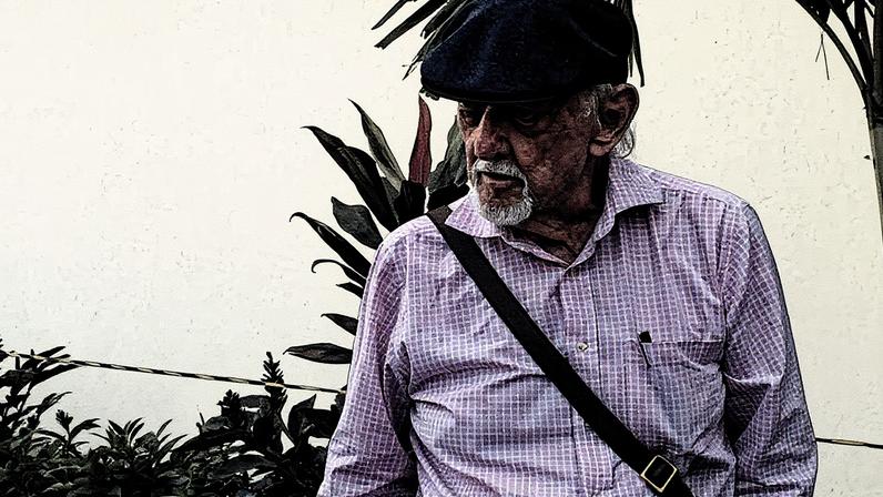 Cartunista Jaguar conta que formou grupo de teatro com Agildo Ribeiro quando tinham 15 anos — Foto: Alba Valéria Mendonça/G1