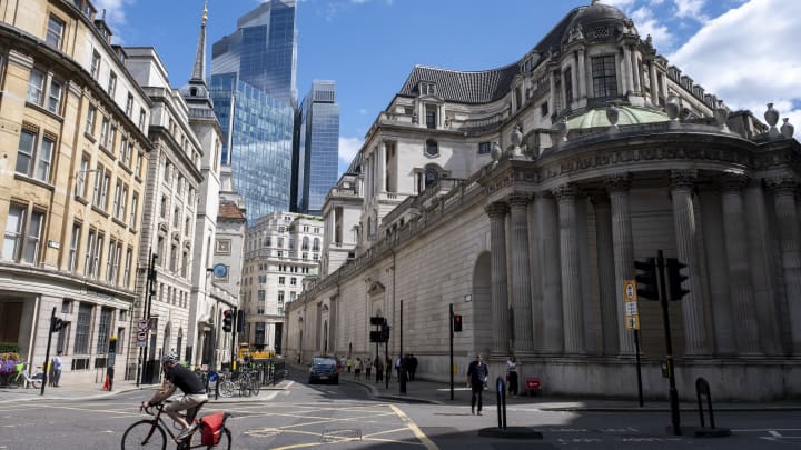 Uma placa de rua é vista perto da Bolsa de Valores de Nova York (NYSE) na cidade de Nova York, EUA, em 7 de agosto de 2025. (Foto: Eduardo Munoz | Reuters)