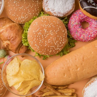 Alimentos ultraprocessados afetam o humor e elevam risco de depressão