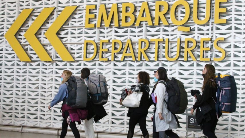 Passageiros no terminal 2 do Aeroporto Internacional de Guarulhos (Foto: Rovena Rosa/Agência Brasil)