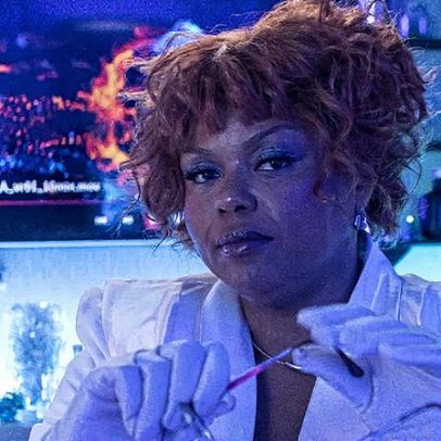 Carla Cristina Cardoso se destaca como cientista em 'Detetives do prédio azul'