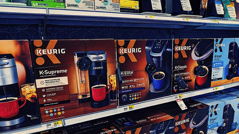 Máquinas de café Keurig em uma loja em Nova York, EUA, na quarta-feira, 24 de janeiro de 2024. (Foto: Eilon Paz/Bloomberg)