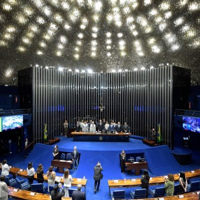 Senadores ficam no escuro após apagão durante obstrução no plenário