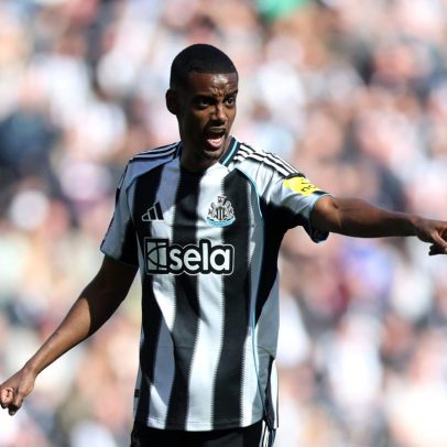 Alexander Isak volta aos treinos com o Newcastle United após período de recuperação