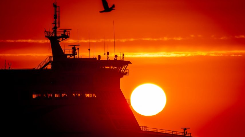 Ferry atravessa o Mar Báltico, na Europa, em meio a uma onda de calor em 4 de agosto de 2025 (Foto: Getty/Getty Images)