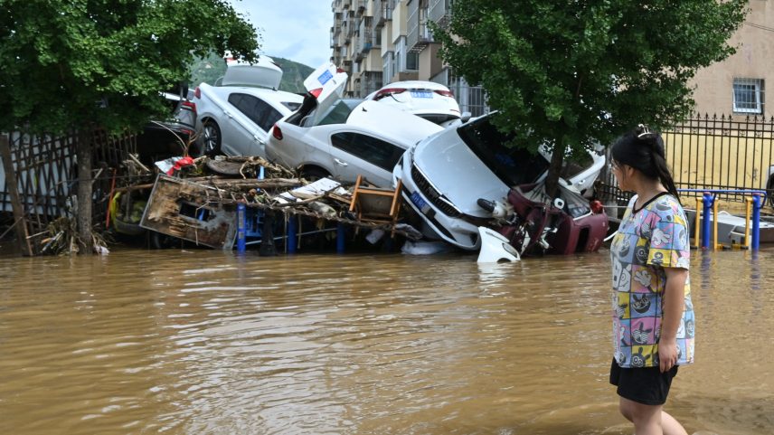 Inundações em Pequim: chuvas fortes causaram deslizamentos e mataram 30 pessoas no distrito de Miyun, no norte da cidade. (Foto: ADEK BERRY/AFP)